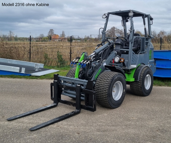 Hoflader L2316 und L2416 inkl. Schaufel und Staplerzinken